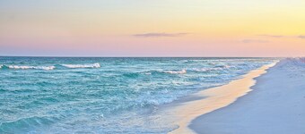 3 Bedroom Dog 🐶Pet Friendly Panama City Beach House Pool 2 KING beds bunkroom