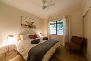 5 bedrooms, desk, iron/ironing board, free WiFi