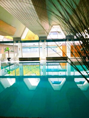 Indoor pool, a heated pool - Apartment "RuheZeit" with Mountain View, shared Sauna & Pool (Bad Harzburg)