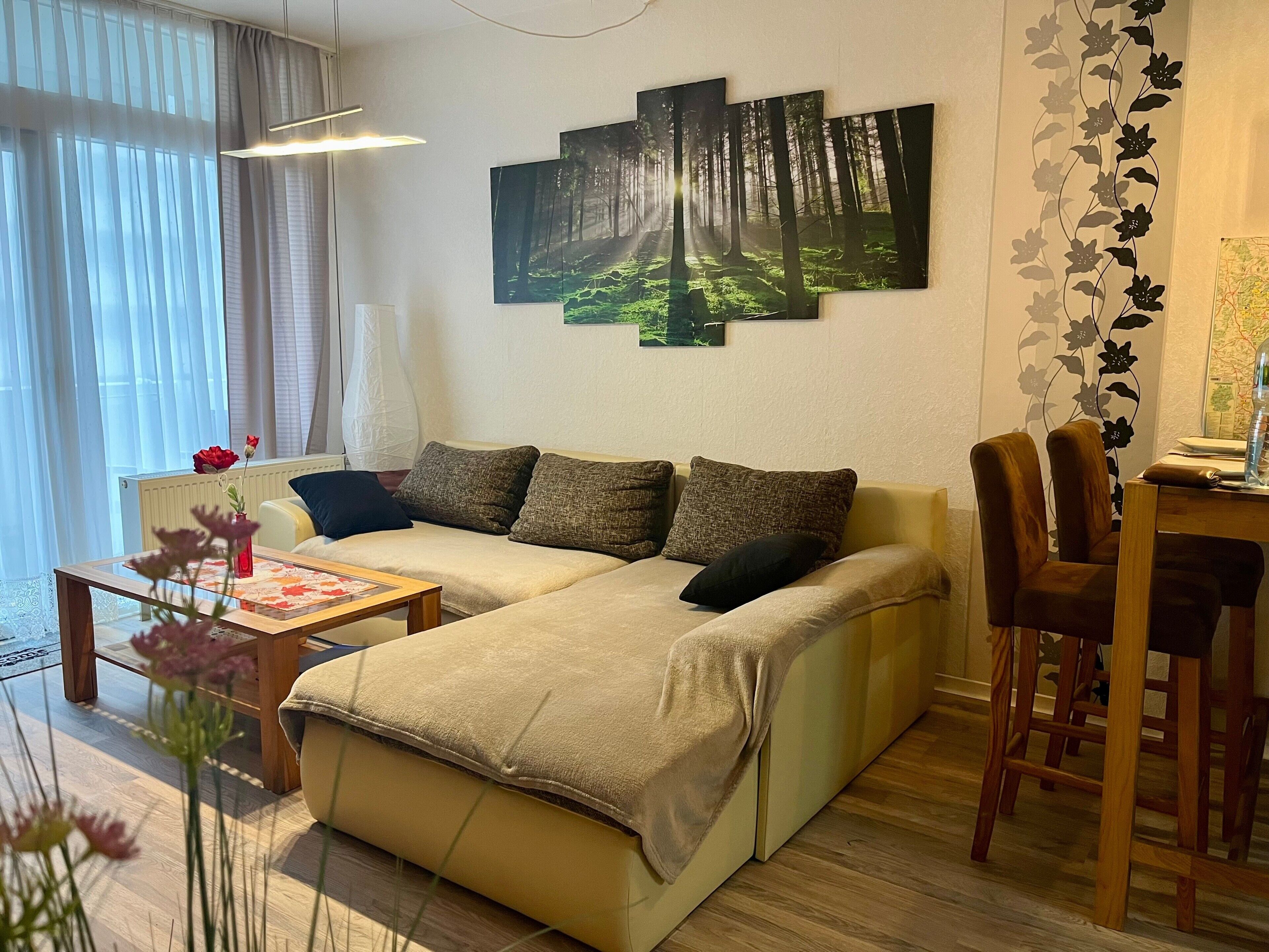 Fernseher, DVD-Player, Tischtennisplatte, Stereoanlage