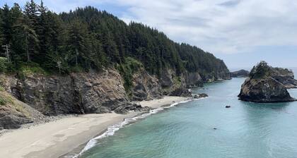 Oregon Coast Glamping on the Chetco River