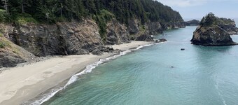 Oregon Coast Glamping on the Chetco River