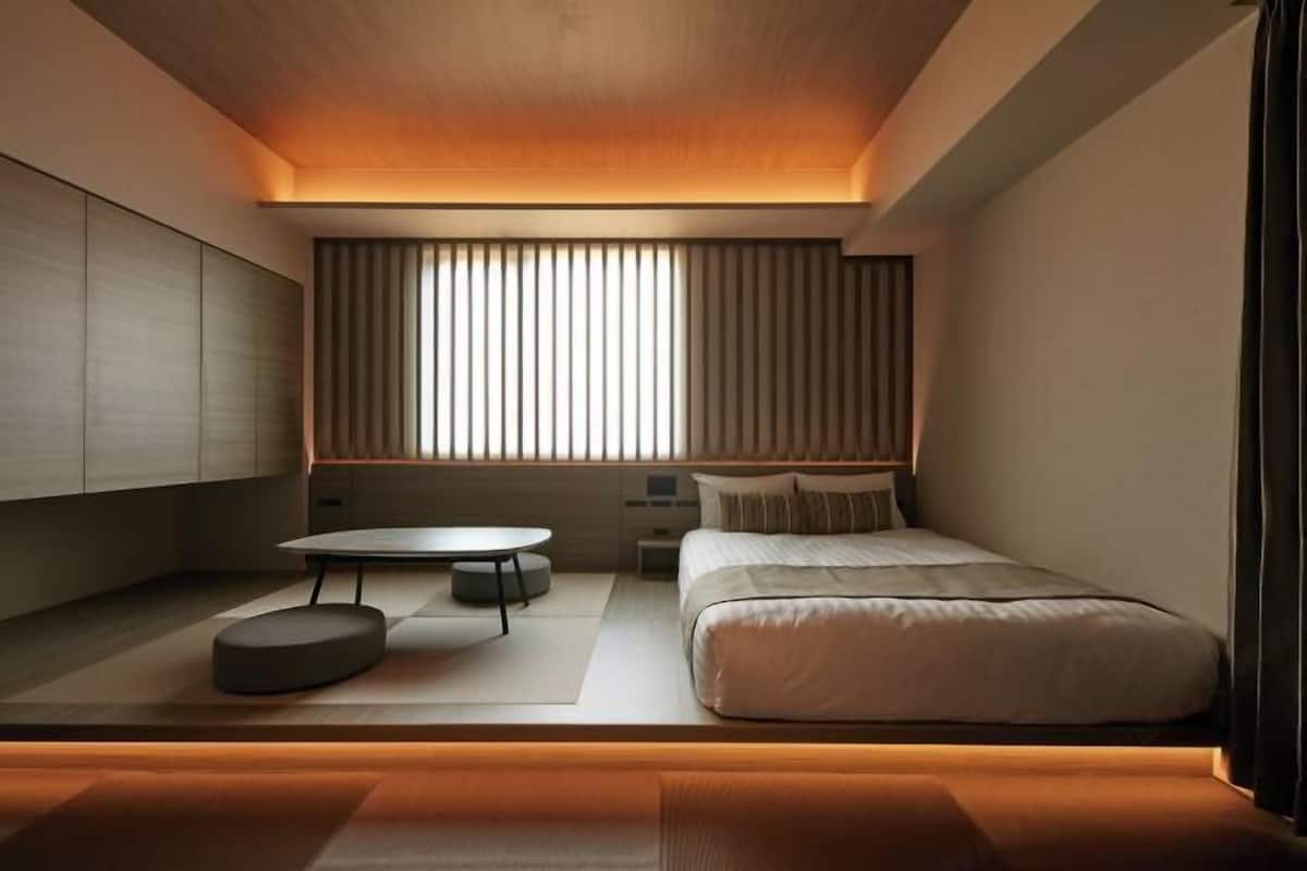 In-room safe, free WiFi, bed sheets