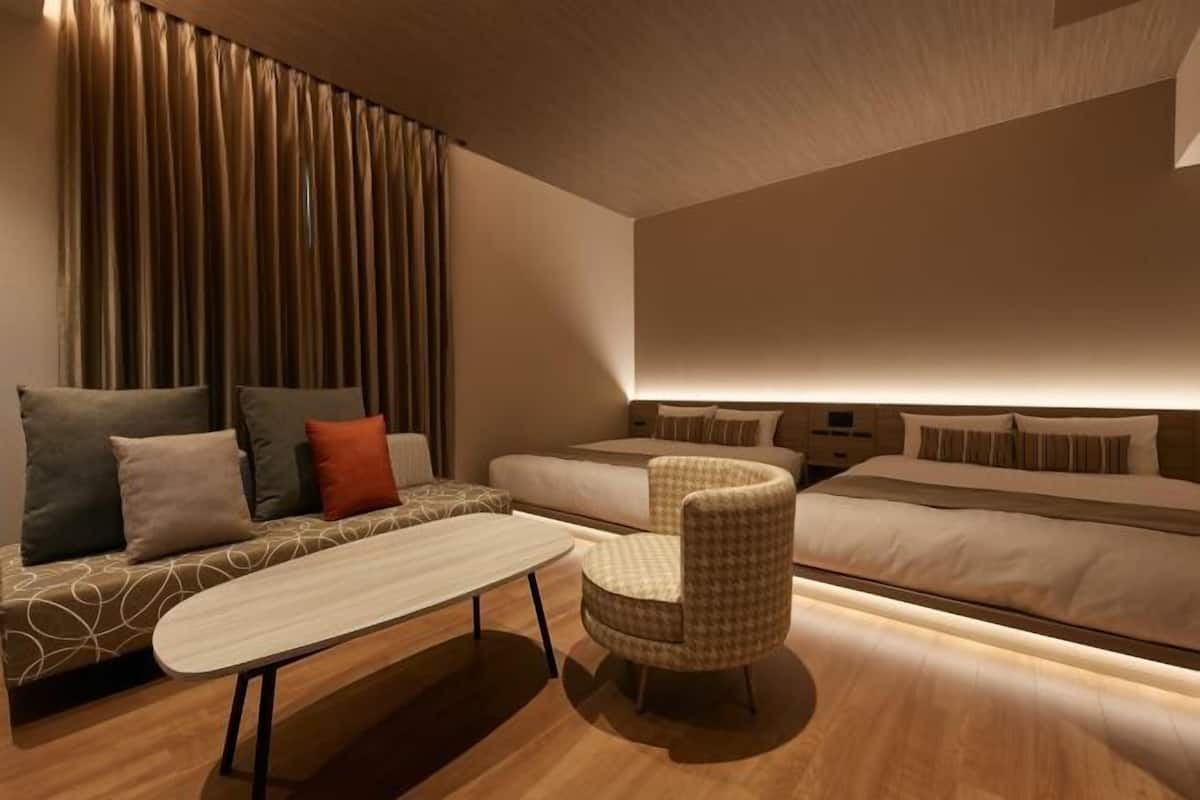 In-room safe, free WiFi, bed sheets