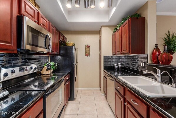 Fridge, microwave, oven, stovetop - Gorgeous 1 Bedroom in Lake Community (Phoenix)