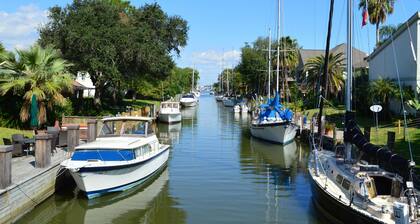 Looking for family retreat with coastal-island  vibes? Casa Verde is for you