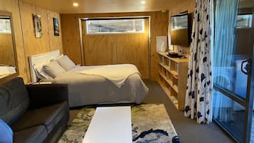 1 bedroom, desk, iron/ironing board, free WiFi