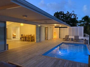 Pool - Villa NALA seaside pool standing, relaxation facing the lagoon feet in the water  (LE ROBERT)