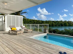 Pool - Villa NALA seaside pool standing, relaxation facing the lagoon feet in the water (LE ROBERT)