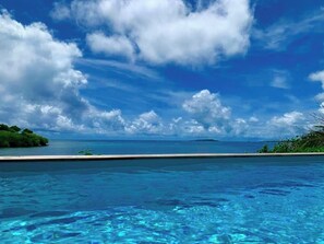 Pool - Villa NALA seaside pool standing, relaxation facing the lagoon feet in the water  (LE ROBERT)