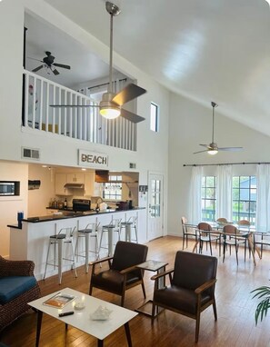 Dining - LA Tortuga, Beachside house in sought after Pirates Beach, Galveston TX (Galveston)