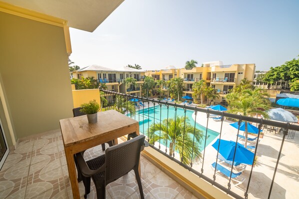 Outdoor dining - Affordable 1BR APT in Sosua, WiFi & 24hr Security! (Sosúa)