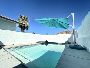 Piscina a l'aire lliure i piscina climatitzada 