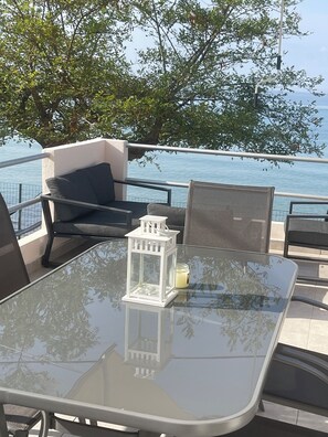 Outdoor dining - Beach House (Halkidiki)