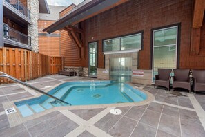 Et oppvarmet basseng