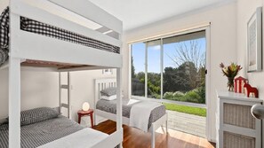 4 bedrooms, iron/ironing board, free WiFi, bed sheets