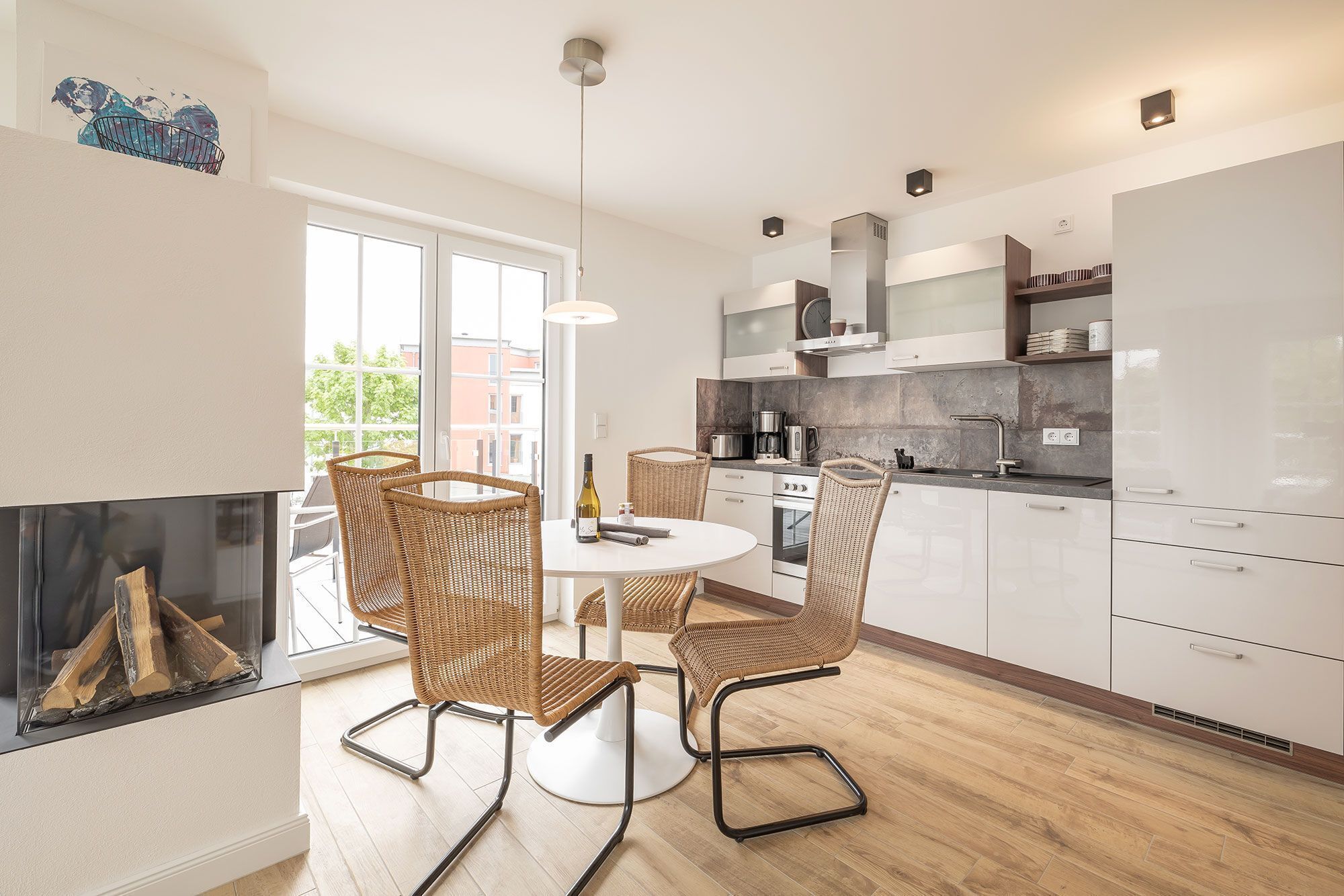 Four, lave-vaisselle, bouilloire électrique, grille-pain