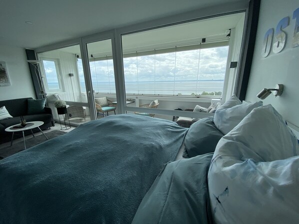 Iron/ironing board, travel cot, free WiFi