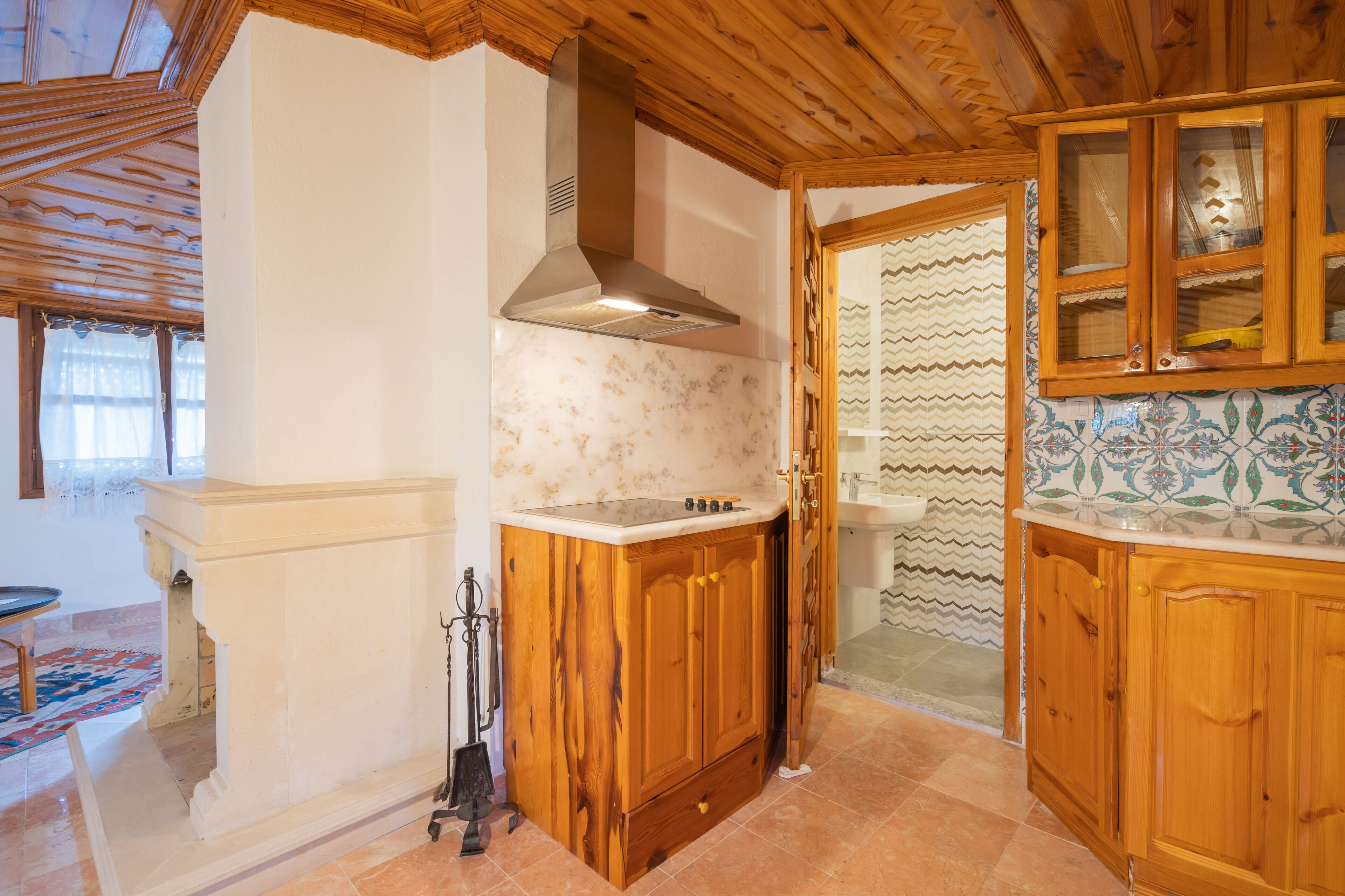 deluxe suite | private kitchen | high chair