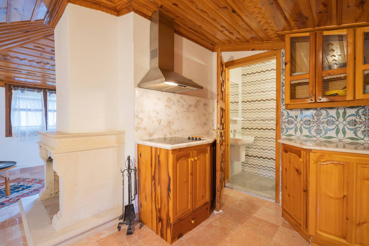 deluxe suite | private kitchen | high chair