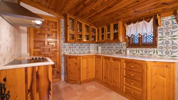 Deluxe Suite | Private kitchen | Highchair