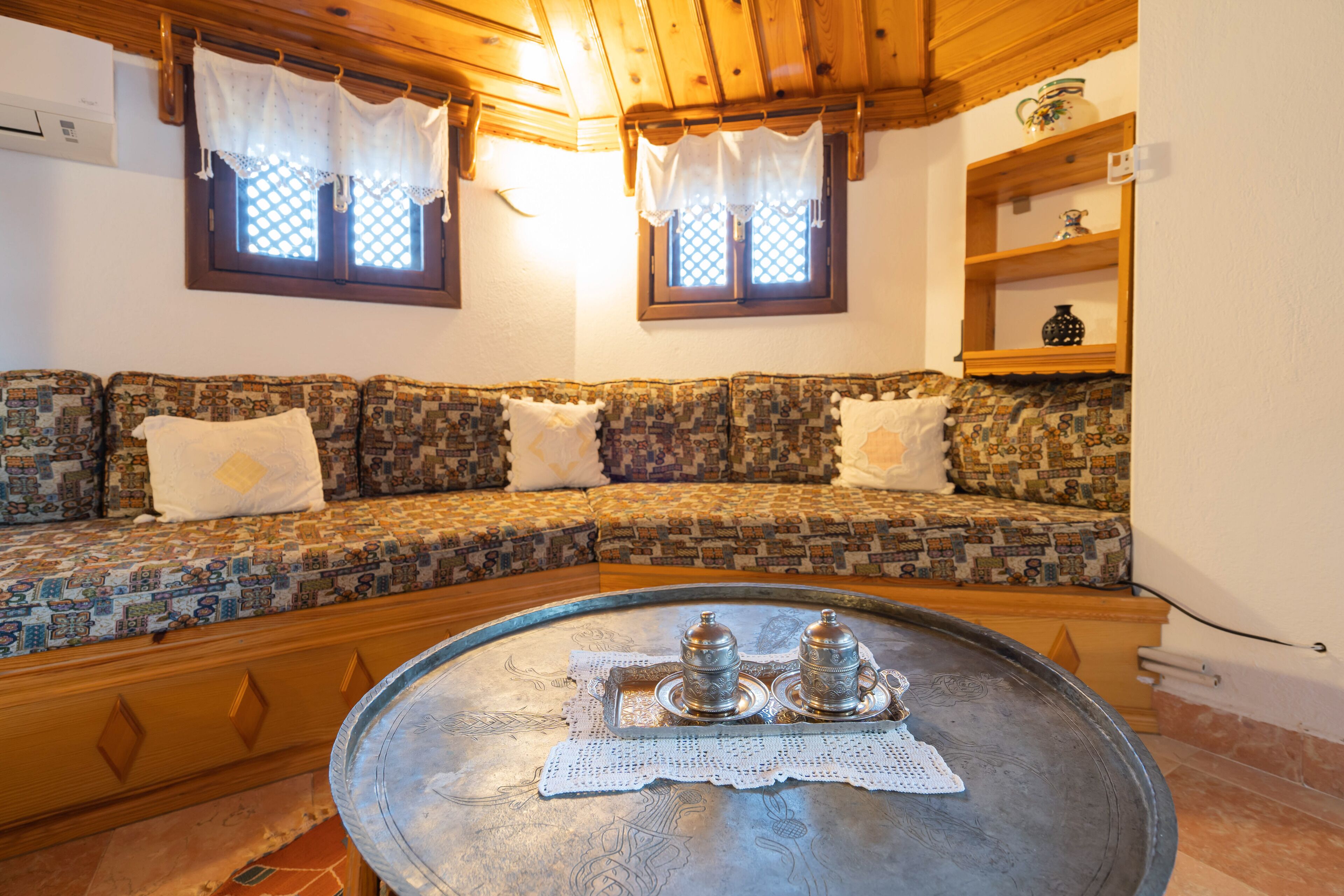 deluxe suite | living area