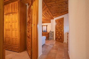 Family Suite | Minibar, individually decorated, individually furnished, soundproofing