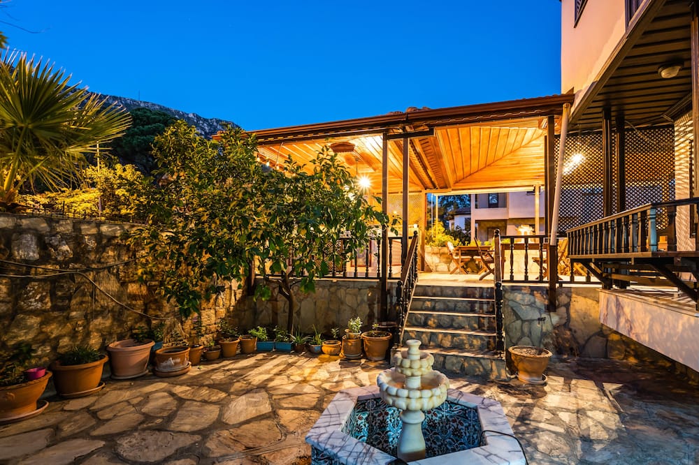 Liya Boutique Hotel & Suites