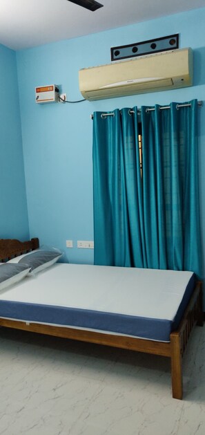 2 bedrooms, iron/ironing board