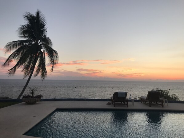 Kolam renang outdoor