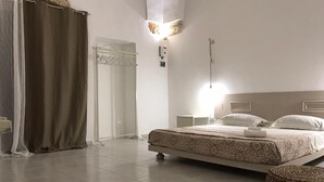 Unclassified image, 5 of 18, button - La Cortellenica - Hellenic Room (Ugento)