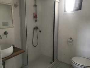 Bathroom amenities - La Cortellenica - Hellenic Room (Ugento)