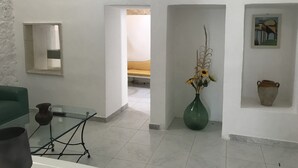 Unclassified image, 3 of 18, button - La Cortellenica - Hellenic Room (Ugento)