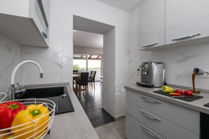 Apartment, 3 Schlafzimmer, Balkon, Gartenblick | Innenbereich