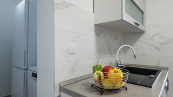 Apartment, 3 Bedrooms, Balcony, Garden View | Interior