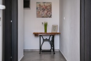 Apartment, 3 Bedrooms, Balcony, Garden View | Bahagian dalam