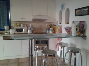 Villa, 3 Bedrooms, Fireplace | Private kitchen