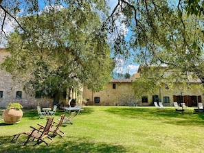 Casa, 4 quartos, piscina particular, vista para o jardim | Área da propriedade