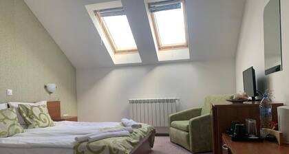 Room-granat Double Room 2- Next to Gondo