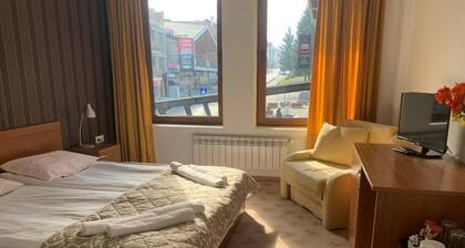 Room-granat Double Room 2- Next to Gondo
