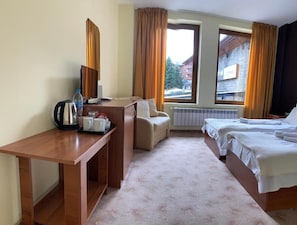 Chambre, 1 chambre, balcon, vue sur la ville | Intérieur