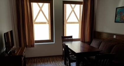 Room-granat Double Room 2- Next to Gondo