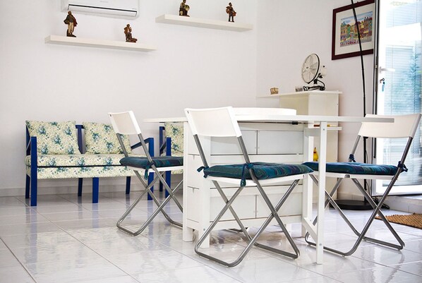 Condo, 2 Bedrooms, Smoking | Dining