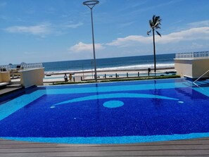 室外游泳池