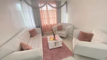 Departamento, 3 habitaciones, patio, vista al jardín | Interior