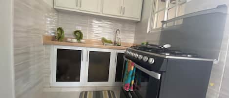 Apartment, 3 Bedrooms, Patio, Garden View | Interior