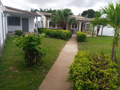 Furnished villa with large 3-bedroom garden