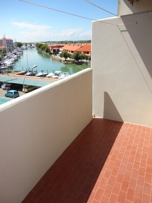 Apartment, 2 Schlafzimmer, Balkon, Stadtblick | Balkon