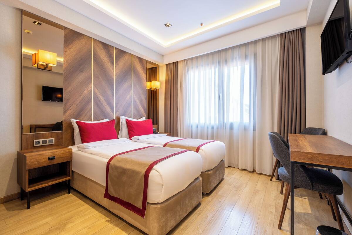 Standard Double or Twin Room, Non Smoking | Premium bedding, in-room safe, desk, laptop workspace