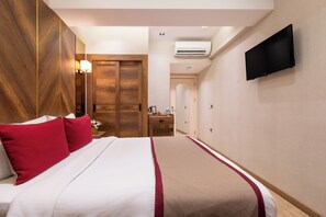 Deluxe Double Room, Non Smoking, City View | Premium bedding, in-room safe, desk, laptop workspace - Celine Hotel Taxim (Istanbul)